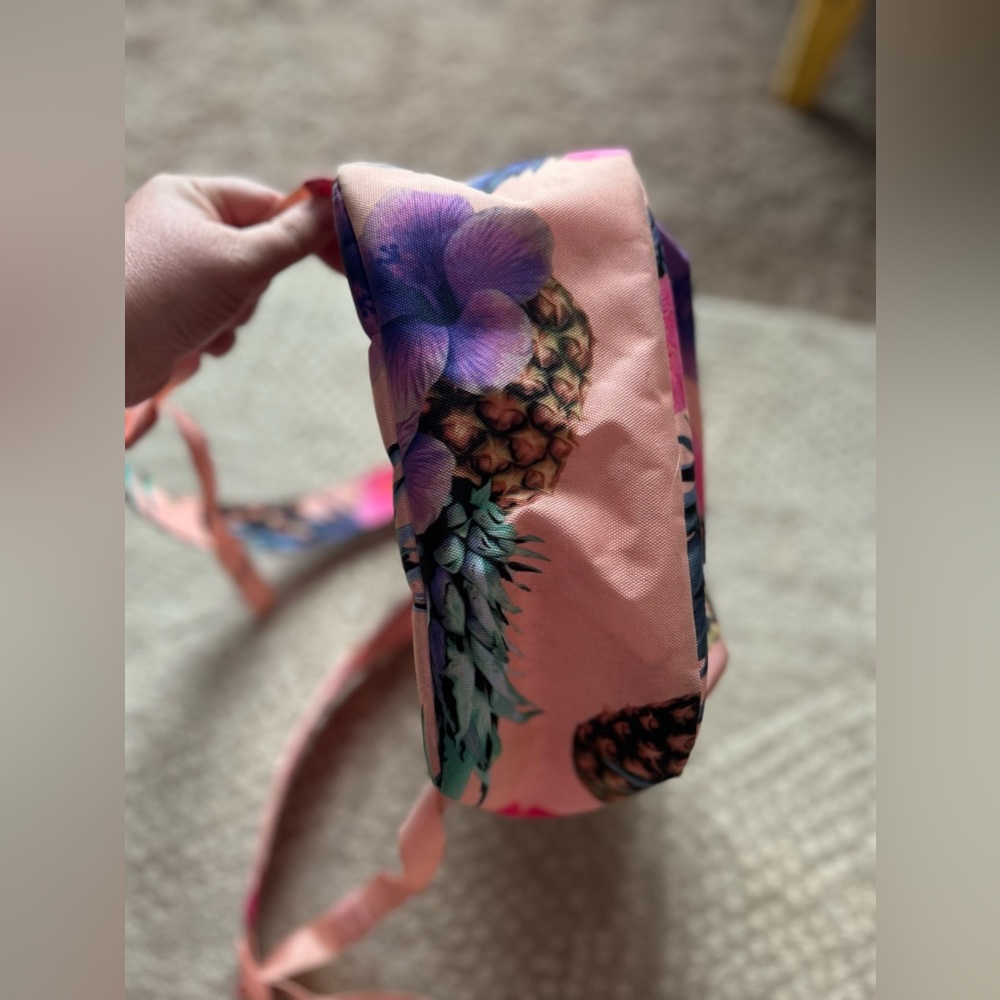 Herschel Medium Sized Backpack - image 6